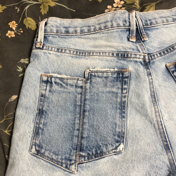 Good American Bombshell High-Waisted Asymmetric Pocket Light Wash Denim Shorts - Picture 10 of 11